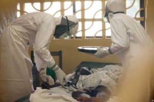 Nhân viên y tế cũng mắc ebola