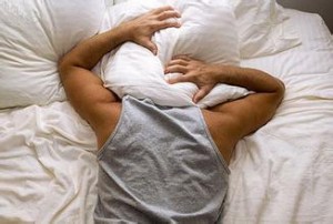 Nam giới giảm ham muốn tình dục do thiếu ngủ 