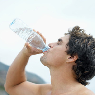 Cung cấp nước đầy đủ cho cơ thể có thể phòng ngừa bệnh về tuyến tiền liệt